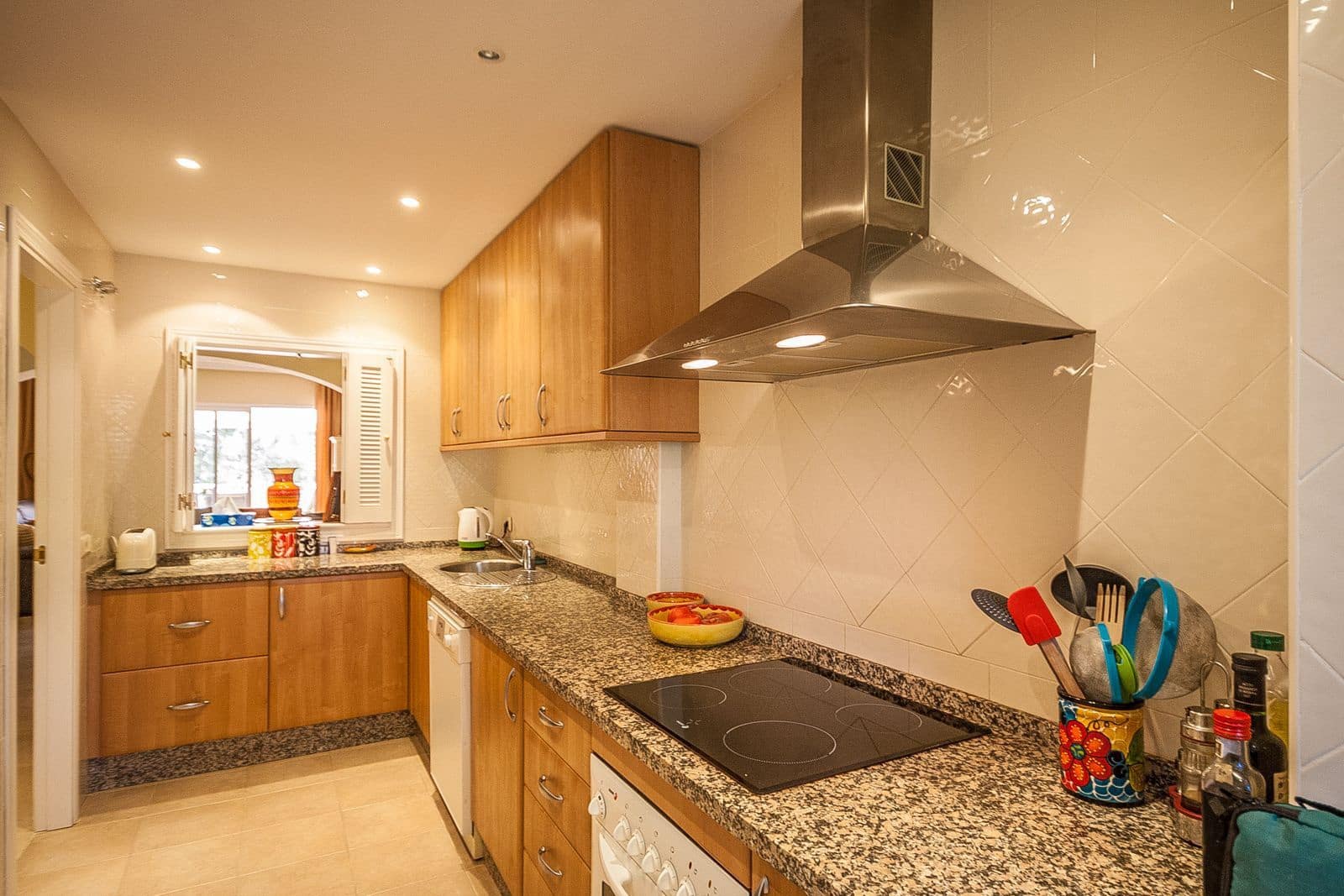 2 soveværelse Lejlighed til salg i Elviria med swimmingpool garage - € 400.000 (Ref: 8548377)