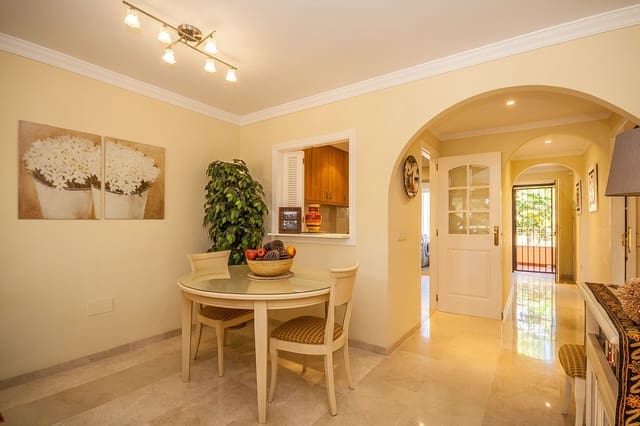 2 soveværelse Lejlighed til salg i Elviria, Marbella med swimmingpool garage - € 400.000 (Ref: 8548377)