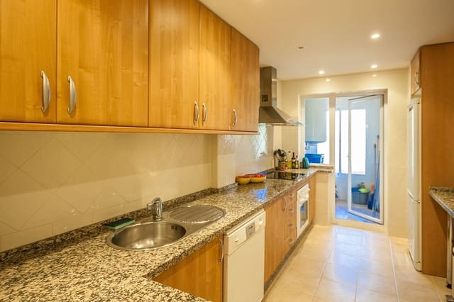 2 soveværelse Lejlighed til salg i Elviria, Marbella med swimmingpool garage - € 400.000 (Ref: 8548377)