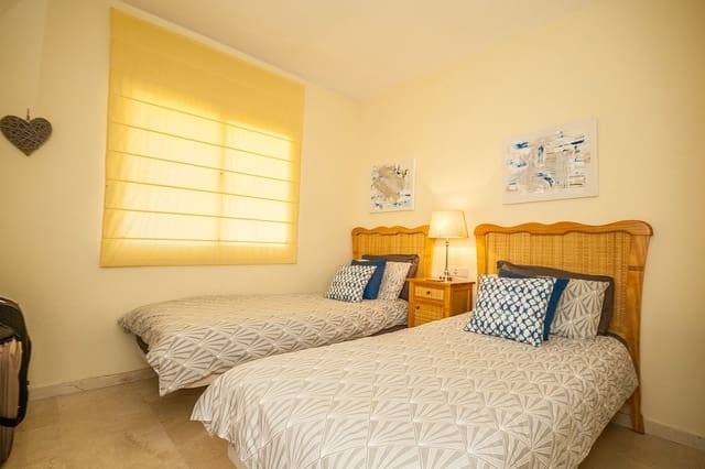 2 soveværelse Lejlighed til salg i Elviria, Marbella med swimmingpool garage - € 400.000 (Ref: 8548377)