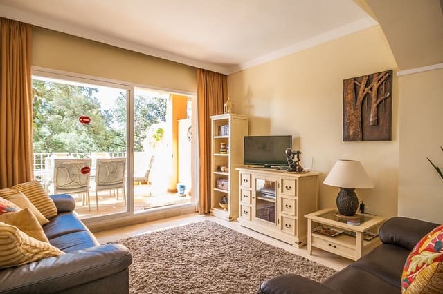 2 soveværelse Lejlighed til salg i Elviria, Marbella med swimmingpool garage - € 400.000 (Ref: 8548377)