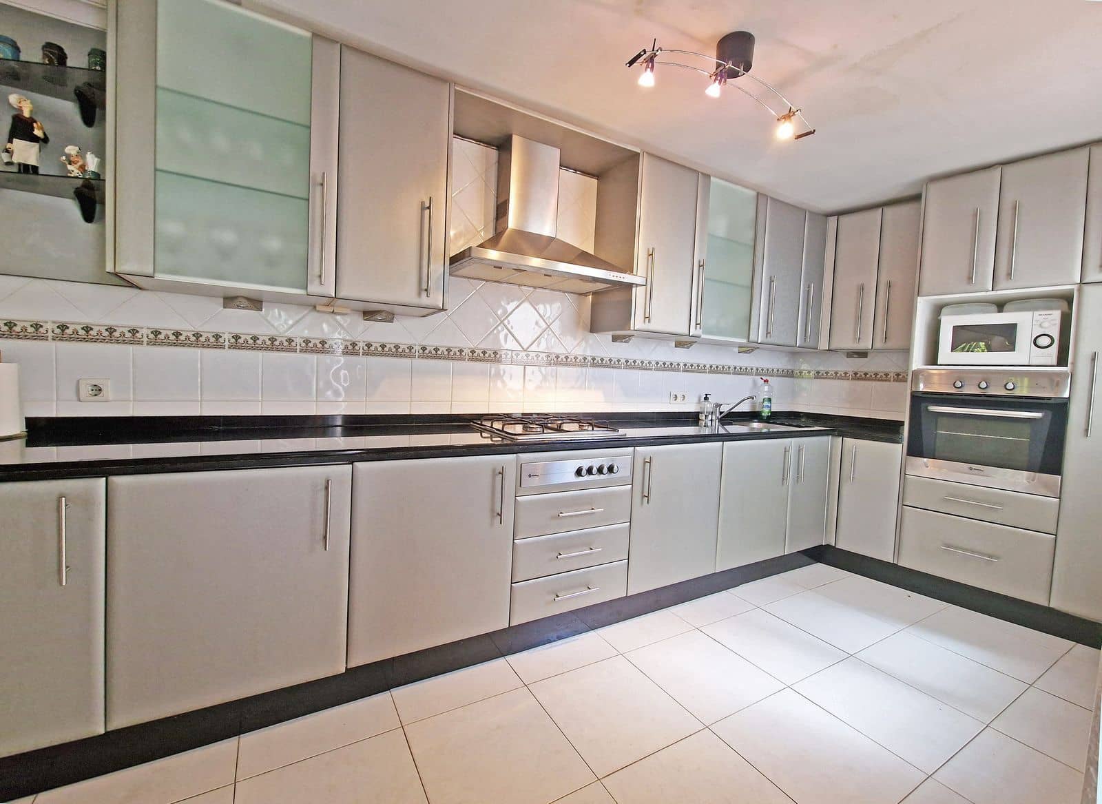 3 soverom Strandleiligheter til salgs i Calahonda med svømmebasseng garasje - € 475 000 (Ref: 8548407)