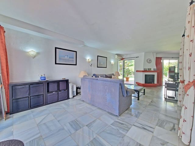 3 soverom Strandleiligheter til salgs i Calahonda, Mijas med svømmebasseng garasje - € 475 000 (Ref: 8548407)