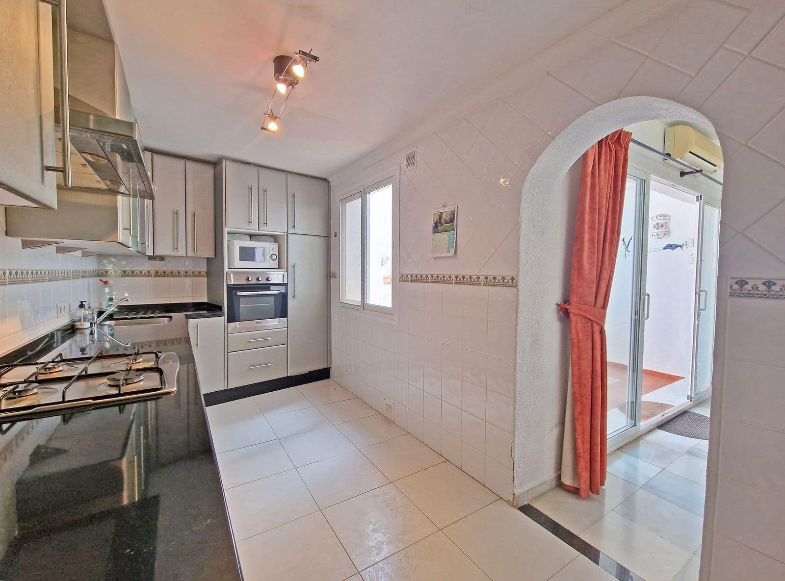 3 soverom Strandleiligheter til salgs i Calahonda med svømmebasseng garasje - € 475 000 (Ref: 8548407)