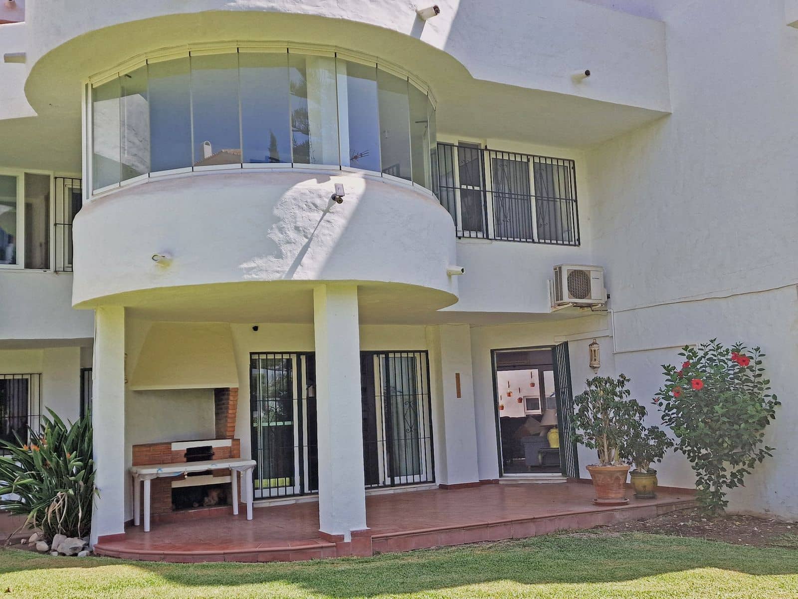 3 soverom Strandleiligheter til salgs i Calahonda med svømmebasseng garasje - € 475 000 (Ref: 8548407)