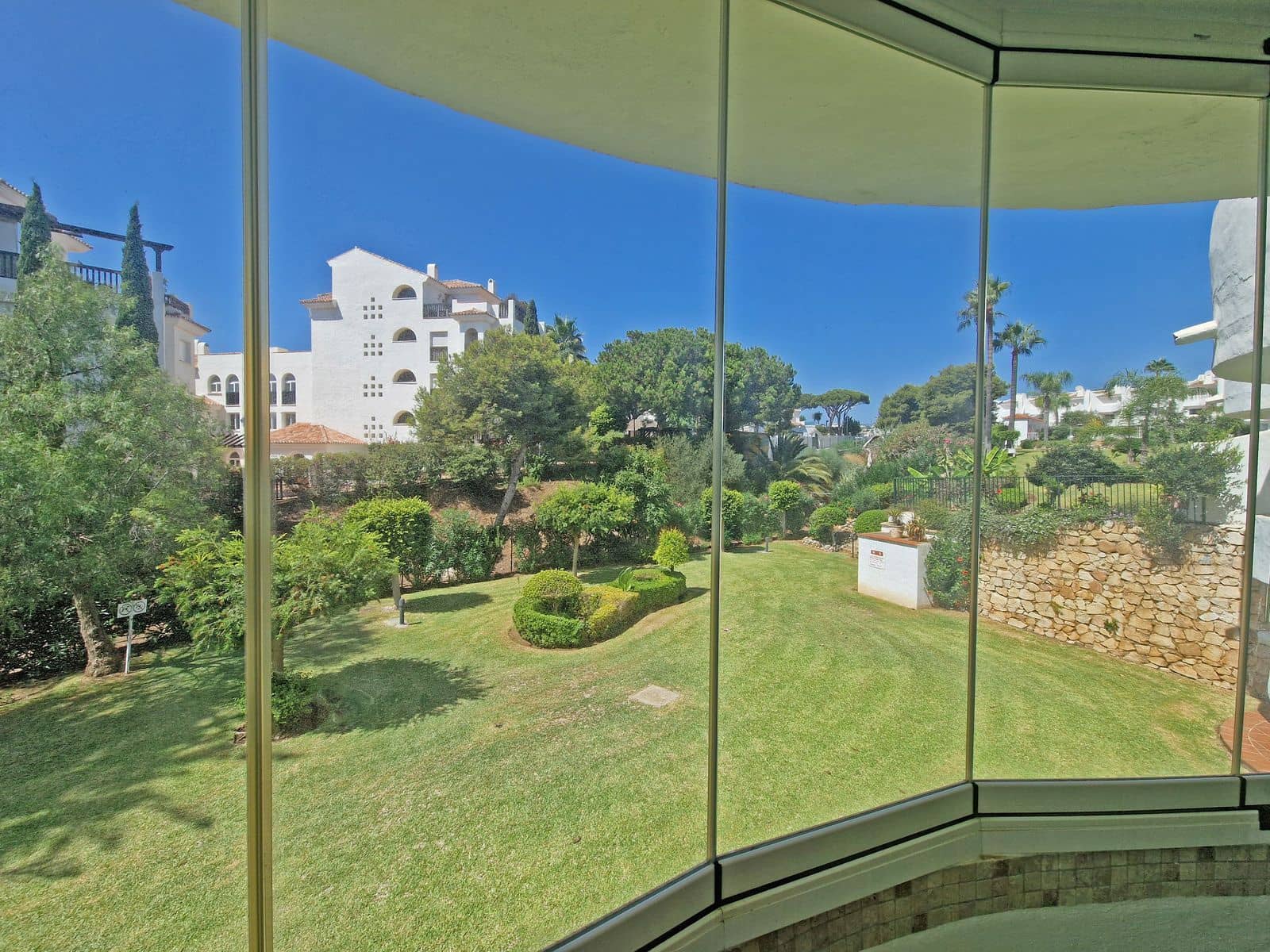 3 soverom Strandleiligheter til salgs i Calahonda med svømmebasseng garasje - € 475 000 (Ref: 8548407)