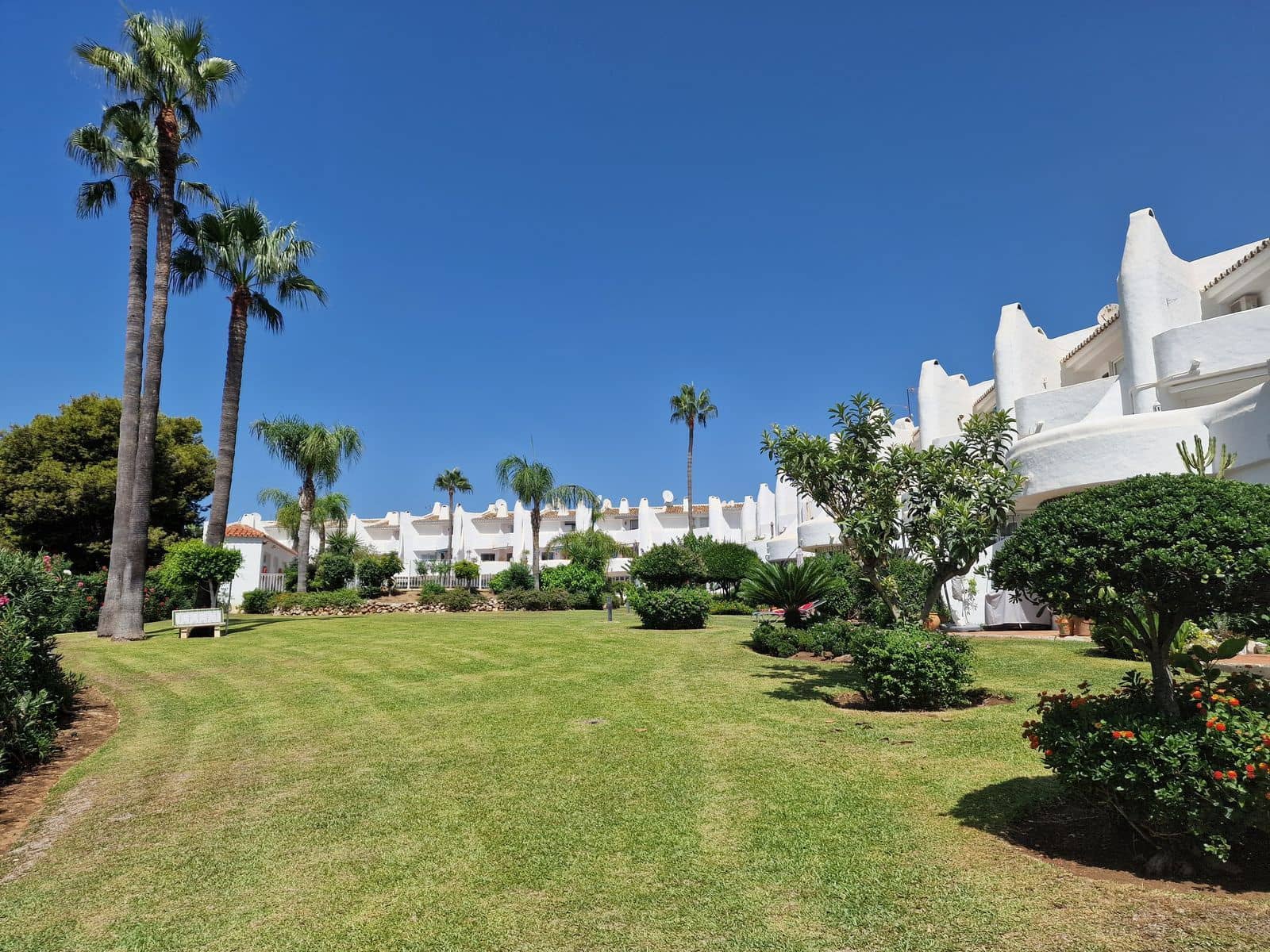 3 soverom Strandleiligheter til salgs i Calahonda med svømmebasseng garasje - € 475 000 (Ref: 8548407)