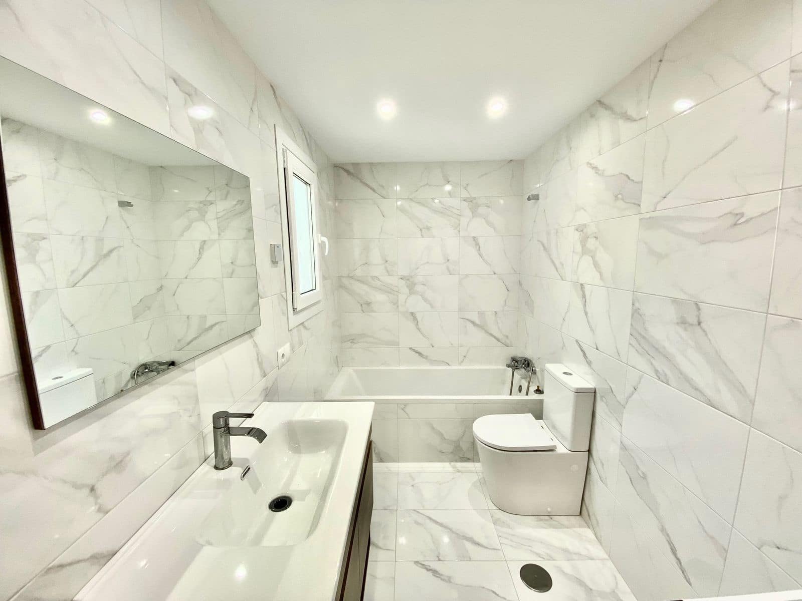 3 soverom Strandleiligheter til salgs i Calahonda med svømmebasseng garasje - € 500 000 (Ref: 8550157)