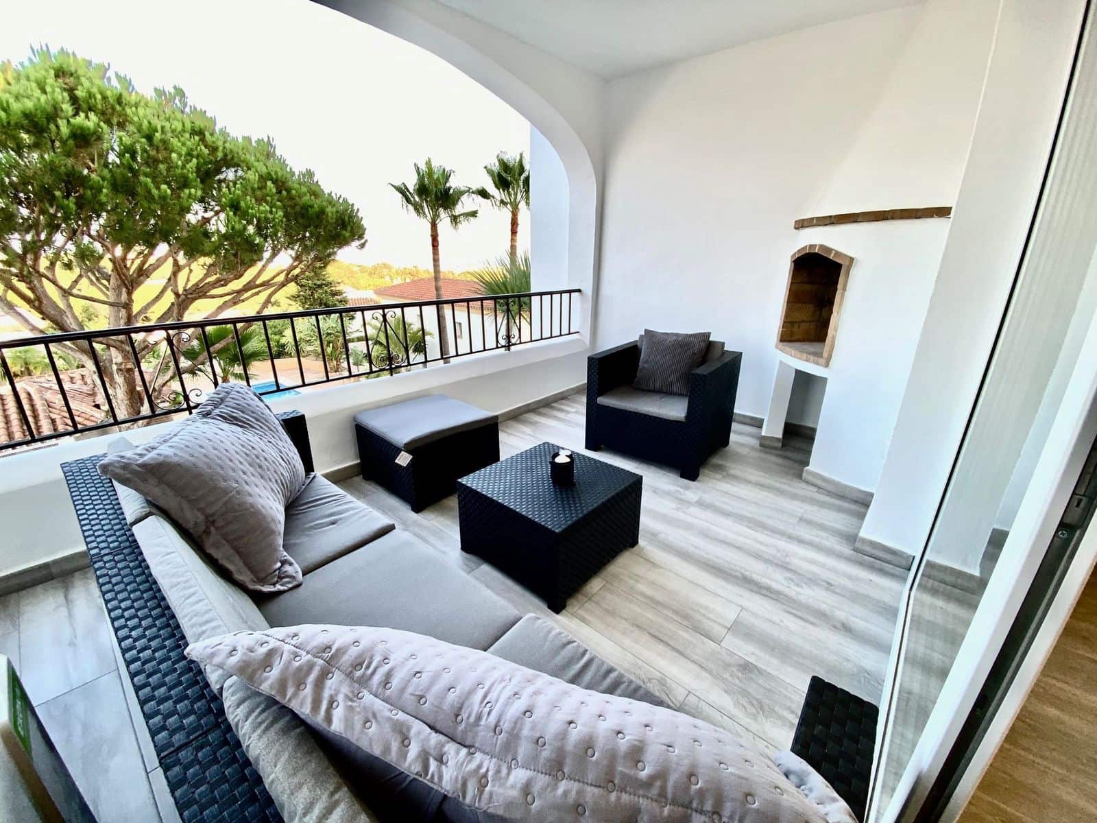 3 soverom Strandleiligheter til salgs i Calahonda med svømmebasseng garasje - € 500 000 (Ref: 8550157)