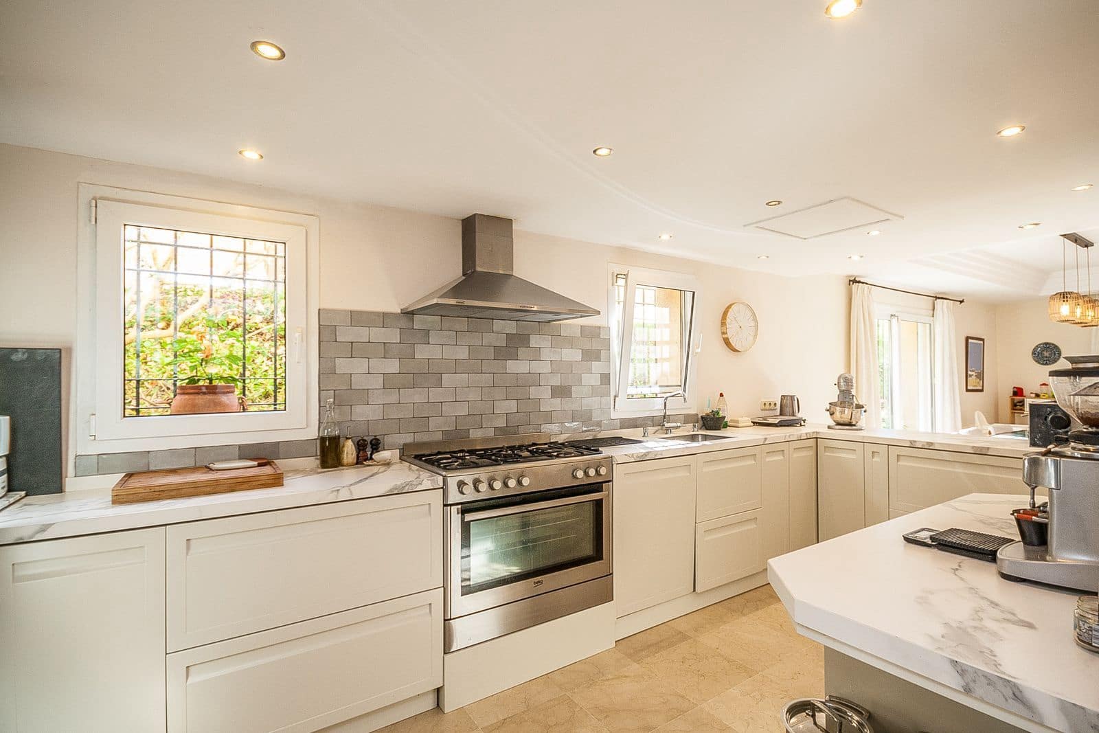 4 soveværelse Byhus til salg i Riviera del Sol med swimmingpool garage - € 549.000 (Ref: 8555642)