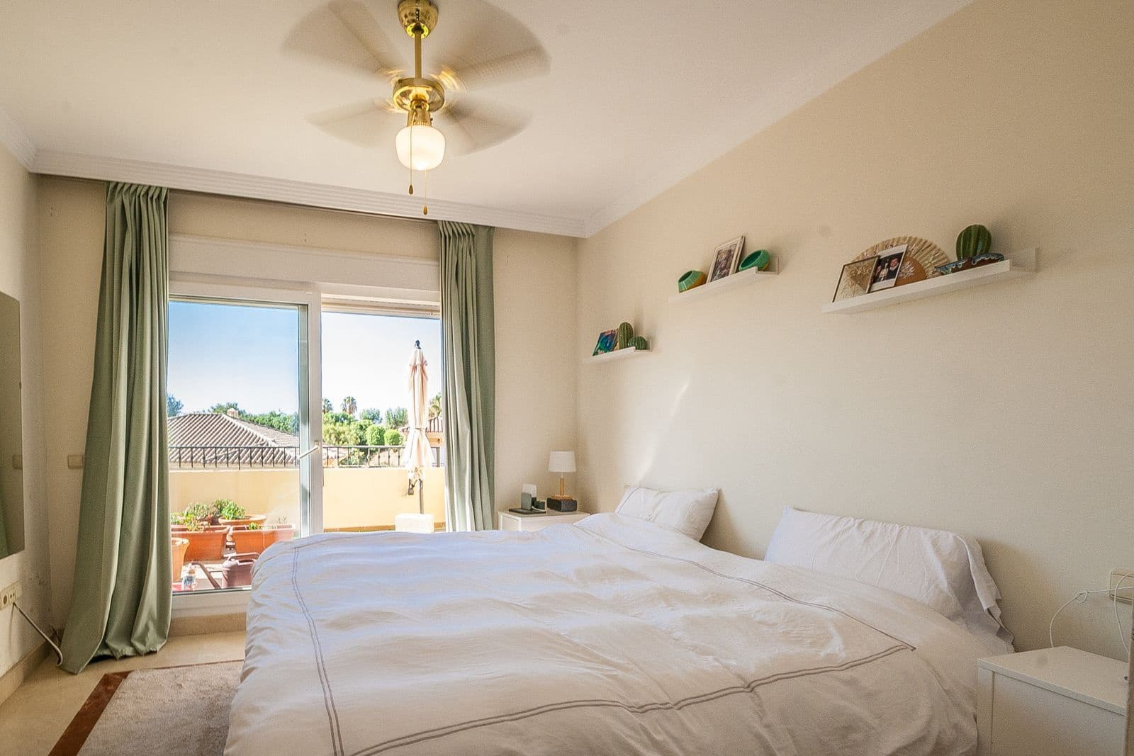 4 soveværelse Byhus til salg i Riviera del Sol med swimmingpool garage - € 549.000 (Ref: 8555642)