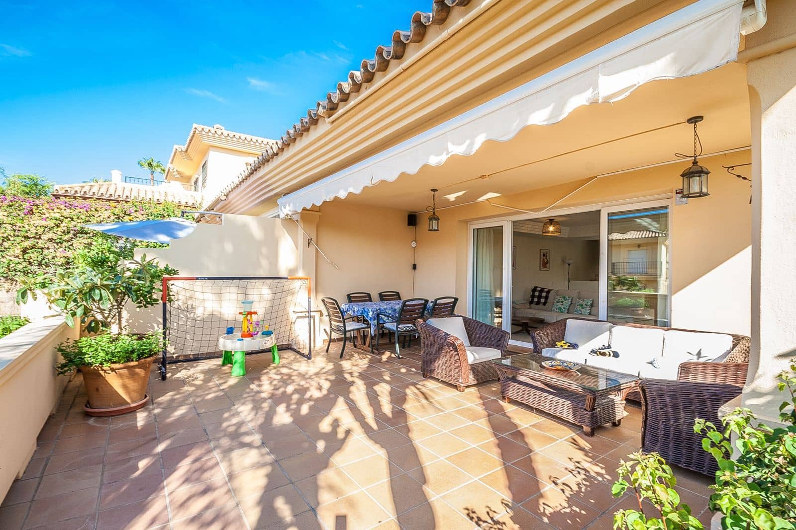 4 soveværelse Byhus til salg i Riviera del Sol med swimmingpool garage - € 549.000 (Ref: 8555642)