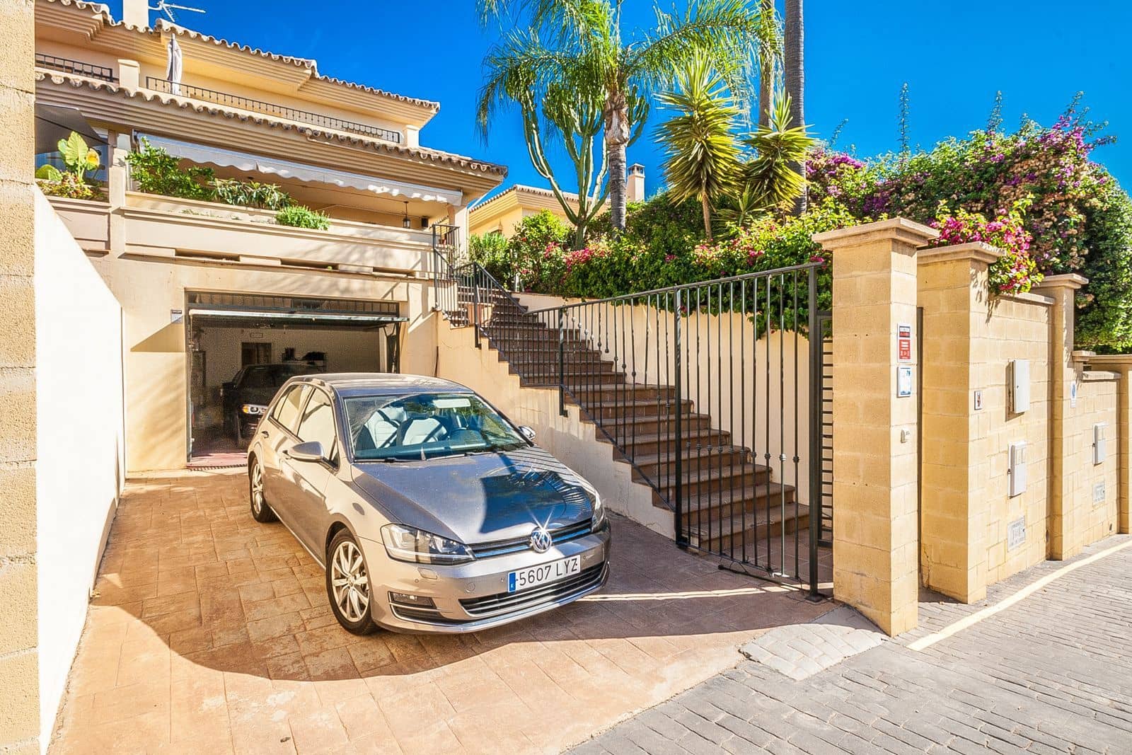 4 soveværelse Byhus til salg i Riviera del Sol med swimmingpool garage - € 549.000 (Ref: 8555642)