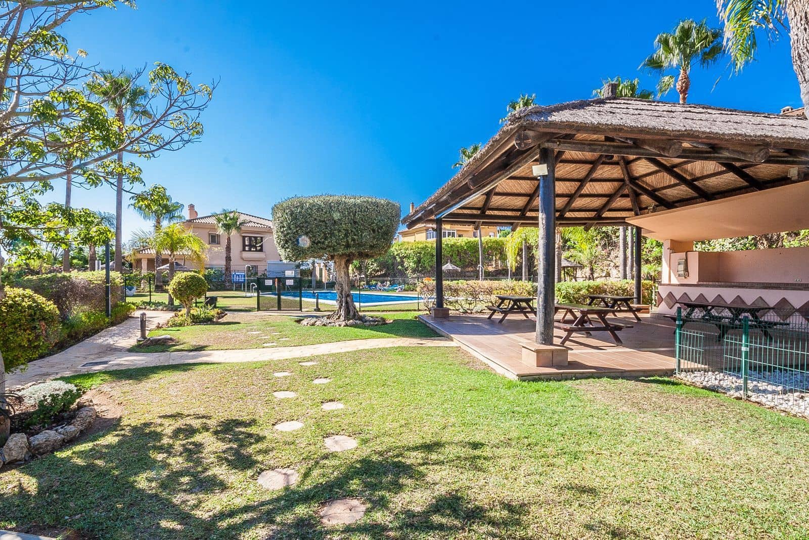 4 soveværelse Byhus til salg i Riviera del Sol med swimmingpool garage - € 549.000 (Ref: 8555642)