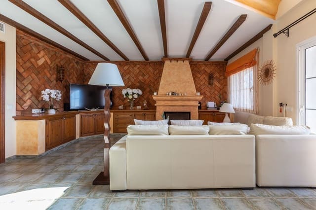 3 soveværelse Villa til salg i Elviria, Marbella med garage - € 895.000 (Ref: 8560678)