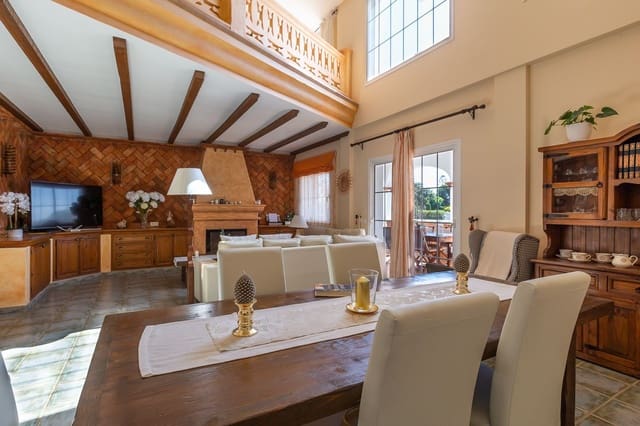 3 soveværelse Villa til salg i Elviria, Marbella med garage - € 895.000 (Ref: 8560678)