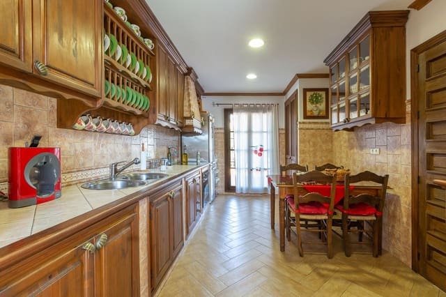 3 soveværelse Villa til salg i Elviria, Marbella med garage - € 895.000 (Ref: 8560678)