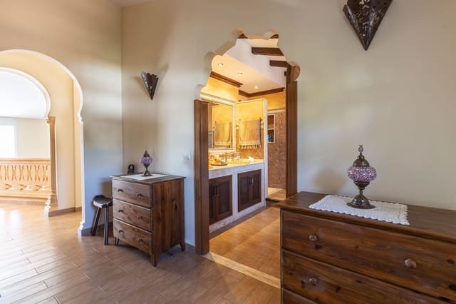 3 soveværelse Villa til salg i Elviria, Marbella med garage - € 895.000 (Ref: 8560678)