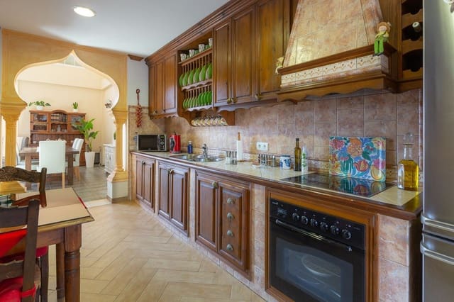 3 soveværelse Villa til salg i Elviria, Marbella med garage - € 895.000 (Ref: 8560678)