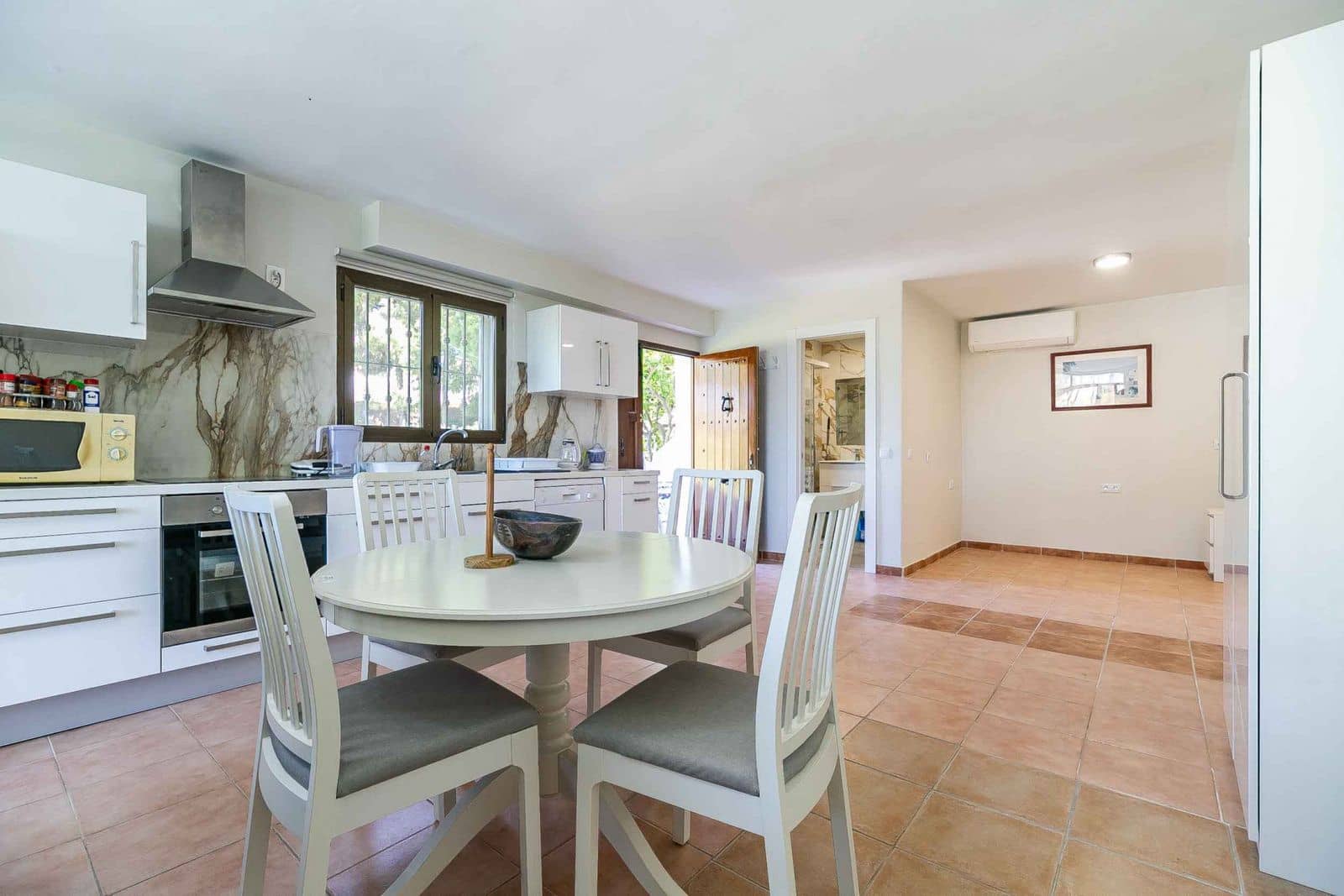 4 soveværelse Byhus til salg i Calahonda med swimmingpool garage - € 627.000 (Ref: 8560688)