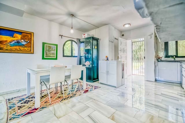 4 Zimmer Haus zu verkaufen in Calahonda, Mijas mit Pool Garage - 627.000 € (Ref: 8560688)