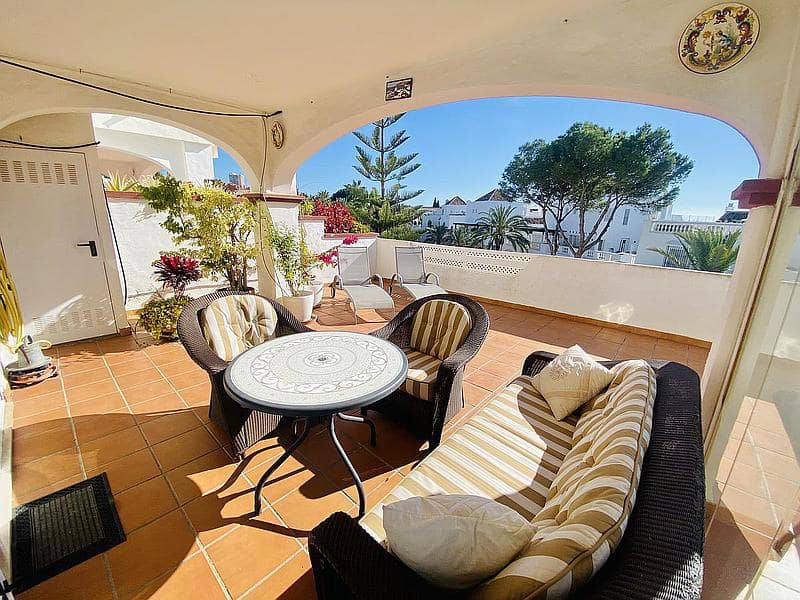 2 soveværelse Penthouse til salg i Elviria med swimmingpool garage - € 649.000 (Ref: 8562946)