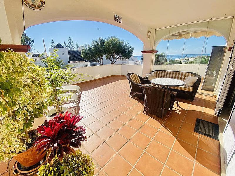 2 soveværelse Penthouse til salg i Elviria med swimmingpool garage - € 649.000 (Ref: 8562946)