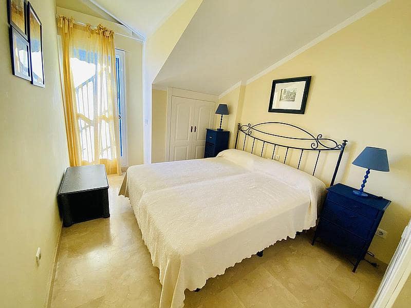 2 soveværelse Penthouse til salg i Elviria med swimmingpool garage - € 649.000 (Ref: 8562946)