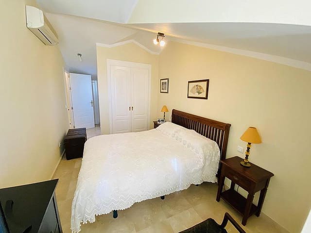 2 soveværelse Penthouse til salg i Elviria, Marbella med swimmingpool garage - € 649.000 (Ref: 8562946)