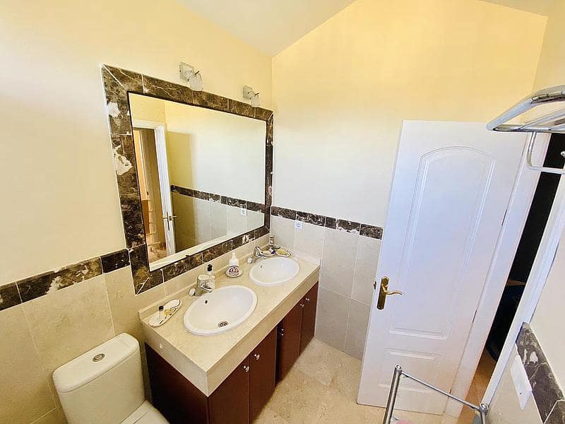 2 soveværelse Penthouse til salg i Elviria med swimmingpool garage - € 649.000 (Ref: 8562946)