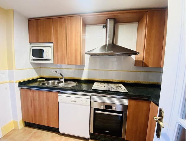 2 soveværelse Penthouse til salg i Elviria, Marbella med swimmingpool garage - € 649.000 (Ref: 8562946)