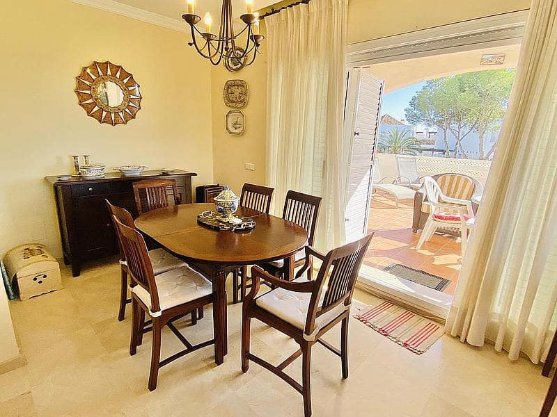 2 soveværelse Penthouse til salg i Elviria med swimmingpool garage - € 649.000 (Ref: 8562946)