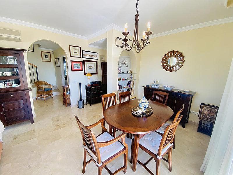 2 soveværelse Penthouse til salg i Elviria med swimmingpool garage - € 649.000 (Ref: 8562946)