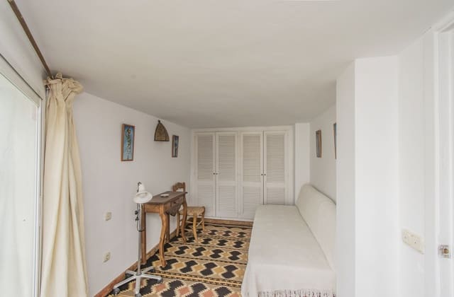 4 soverom Leilighet til salgs i La Reserva, Marbella med svømmebasseng garasje - € 350 000 (Ref: 8562954)