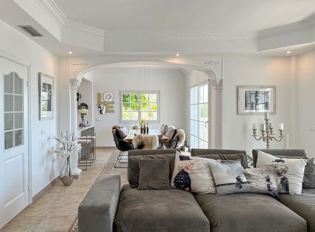 4 soverom Villa til salgs i La Cala de Mijas, Mijas med svømmebasseng garasje - € 1 425 000 (Ref: 8569097)