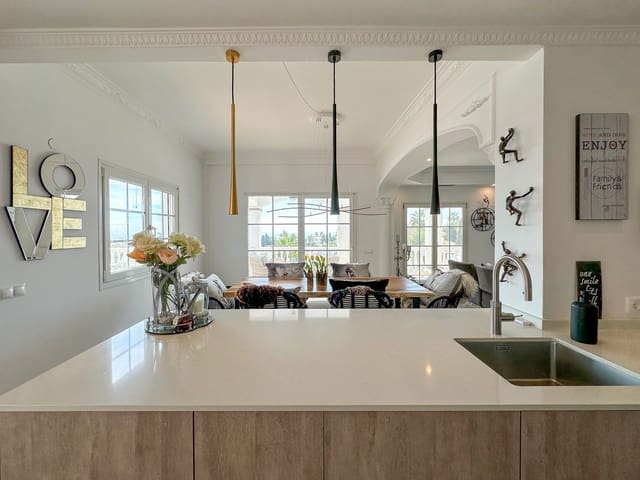 4 soverom Villa til salgs i La Cala de Mijas, Mijas med svømmebasseng garasje - € 1 425 000 (Ref: 8569097)