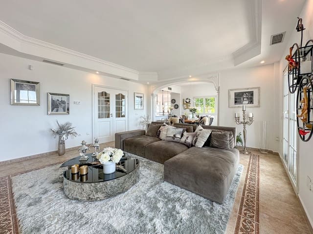 4 soverom Villa til salgs i La Cala de Mijas, Mijas med svømmebasseng garasje - € 1 425 000 (Ref: 8569097)