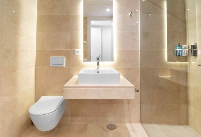 2 soverom Leilighet til salgs i Cabopino, Marbella med svømmebasseng garasje - € 599 000 (Ref: 8569141)