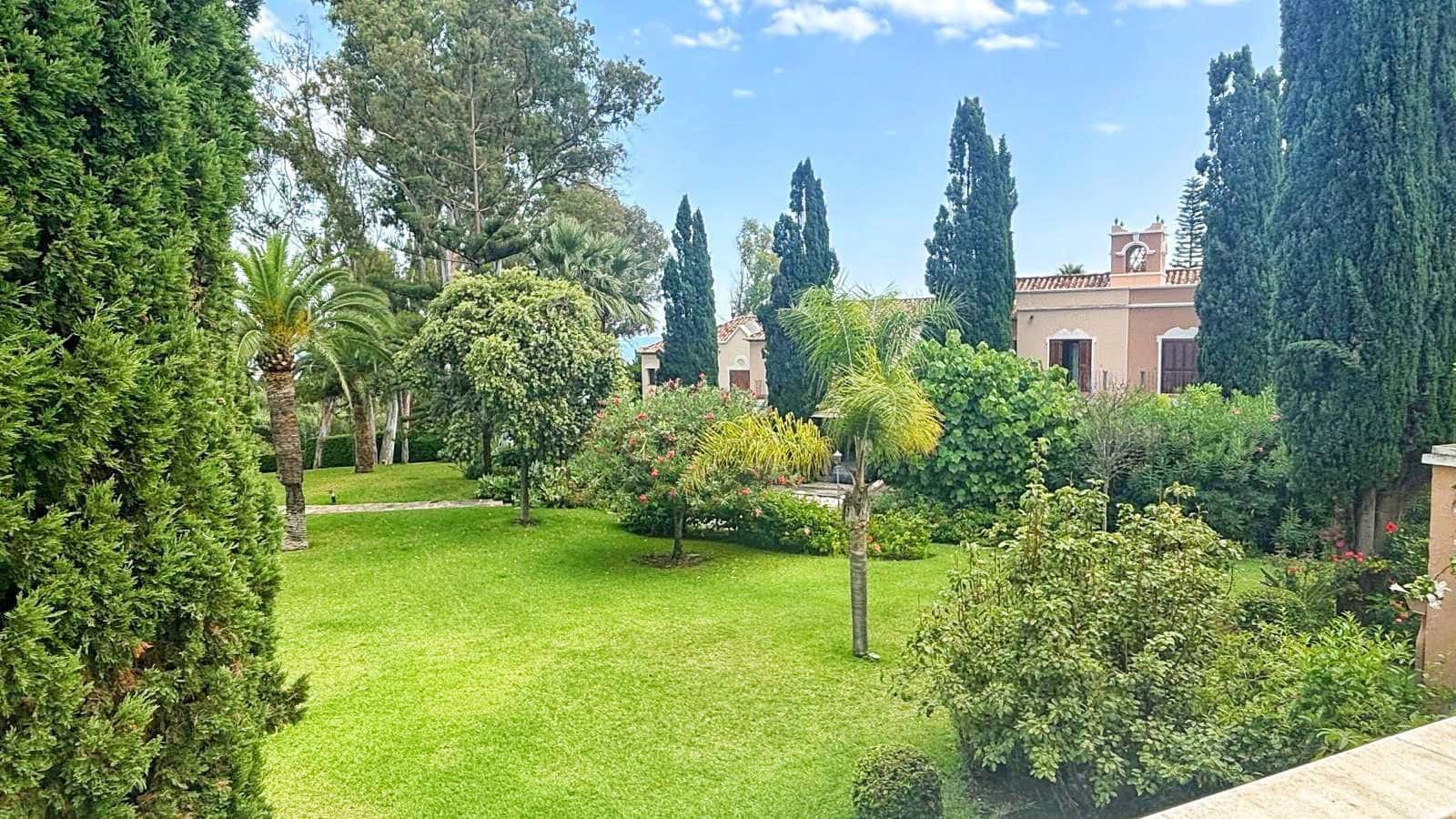 2 soverom Leilighet til salgs i New Golden Mile med svømmebasseng garasje - € 550 000 (Ref: 8573351)