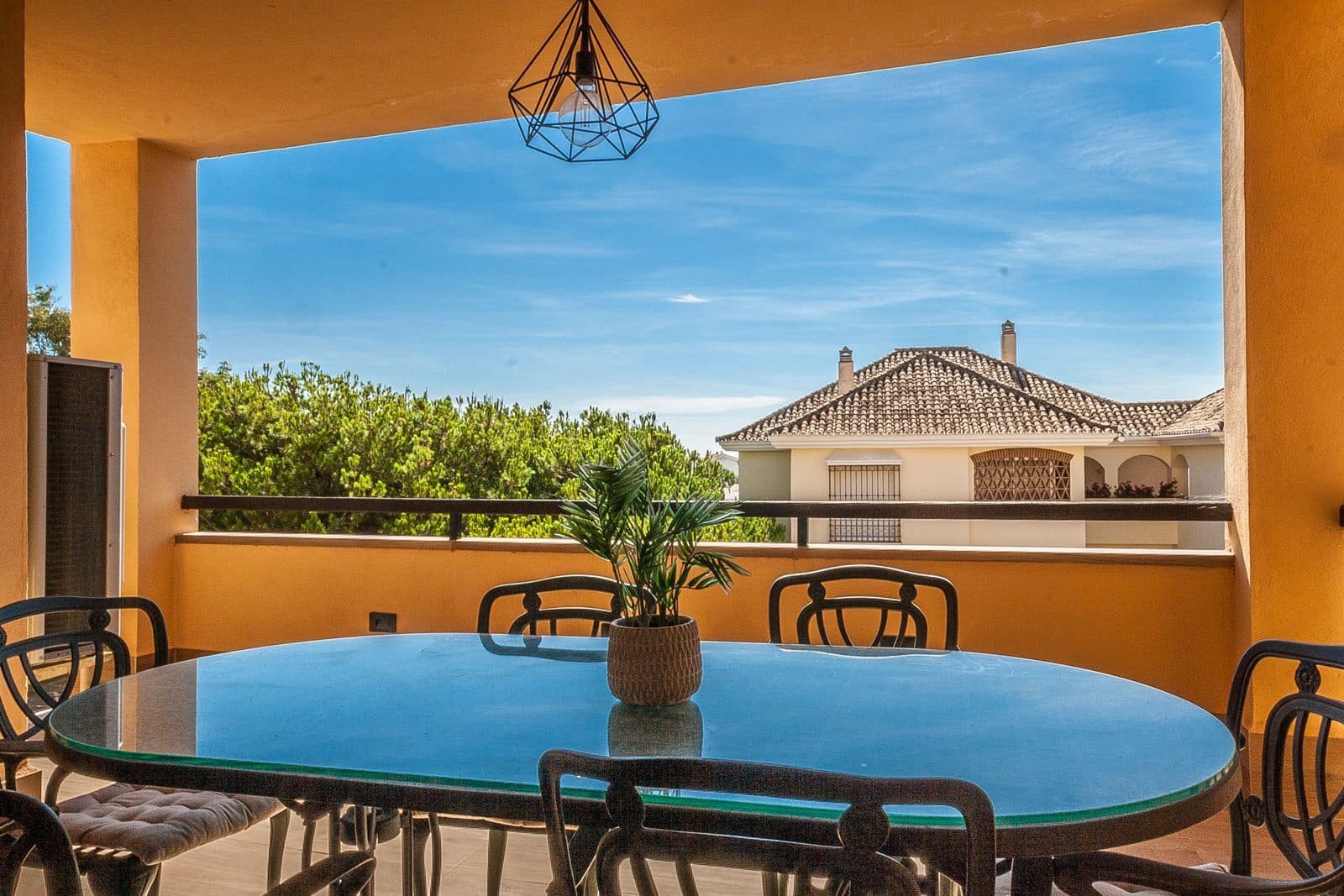 3 soverom Leilighet til salgs i Elviria med svømmebasseng garasje - € 549 000 (Ref: 8585729)