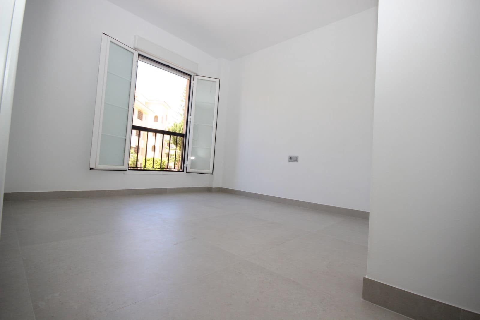 3 sovrum Strandlägenhet till salu i Elviria med pool garage - 575 000 € (Ref: 8585771)