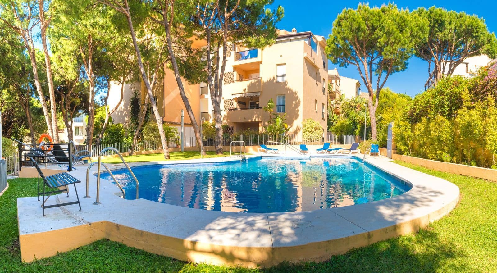 3 sovrum Strandlägenhet till salu i Elviria med pool garage - 575 000 € (Ref: 8585771)