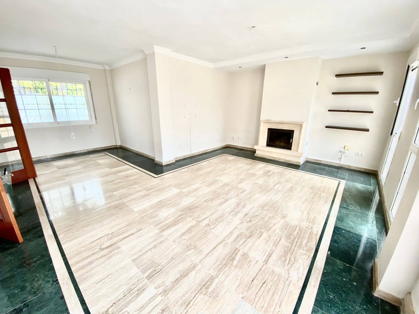 3 soveværelse Semi-Rækkehus til salg i Calahonda med swimmingpool garage - € 650.000 (Ref: 8594256)