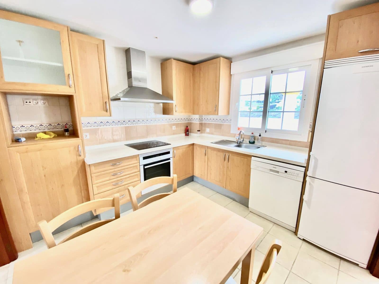 3 soveværelse Semi-Rækkehus til salg i Calahonda med swimmingpool garage - € 650.000 (Ref: 8594256)