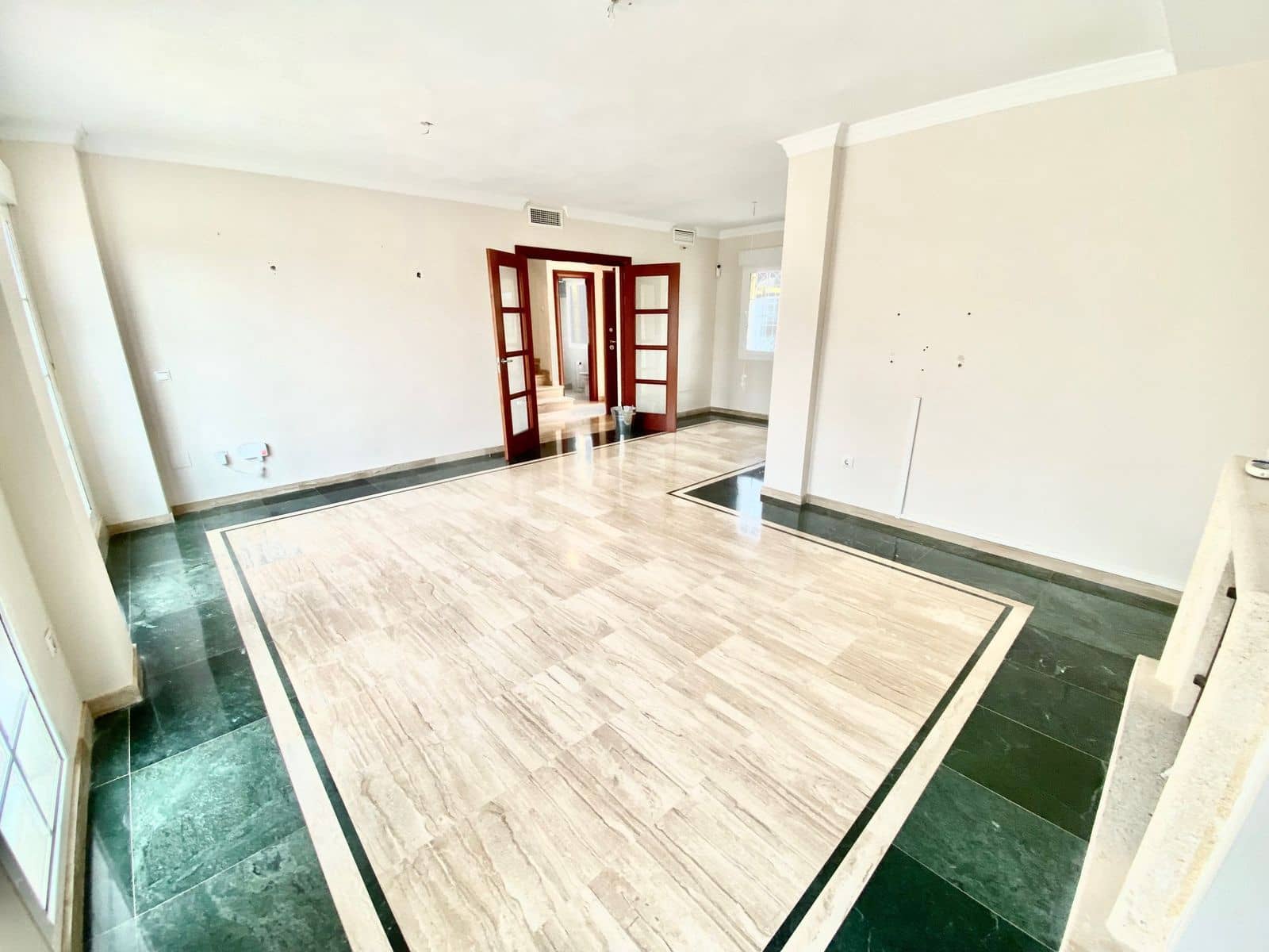 3 soveværelse Semi-Rækkehus til salg i Calahonda med swimmingpool garage - € 650.000 (Ref: 8594256)