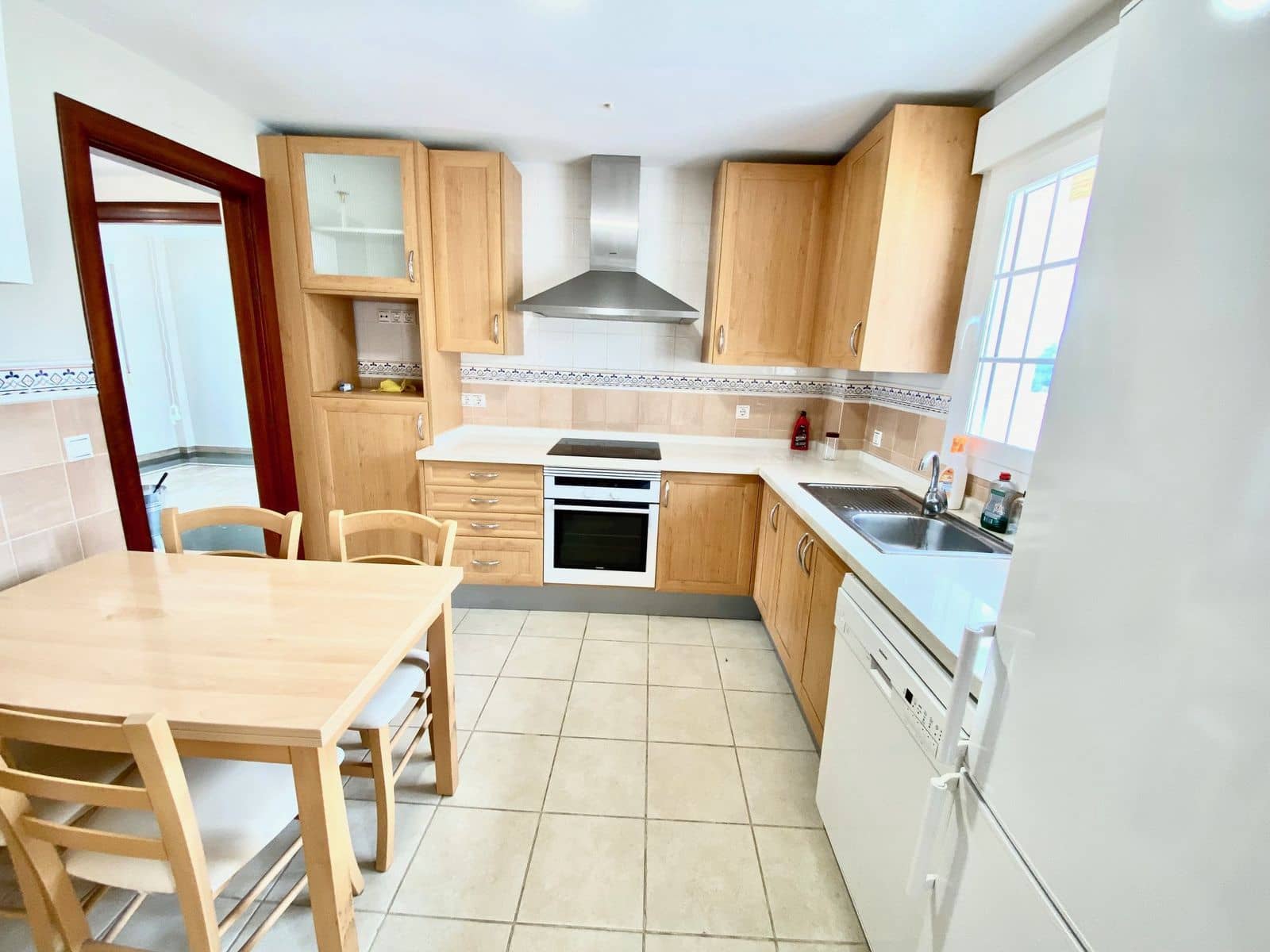 3 soveværelse Semi-Rækkehus til salg i Calahonda med swimmingpool garage - € 650.000 (Ref: 8594256)