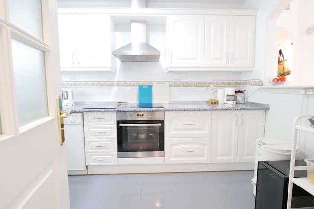 3 bedroom Apartment for sale in Calahonda, Mijas with pool garage - € 355,000 (Ref: 8598050)