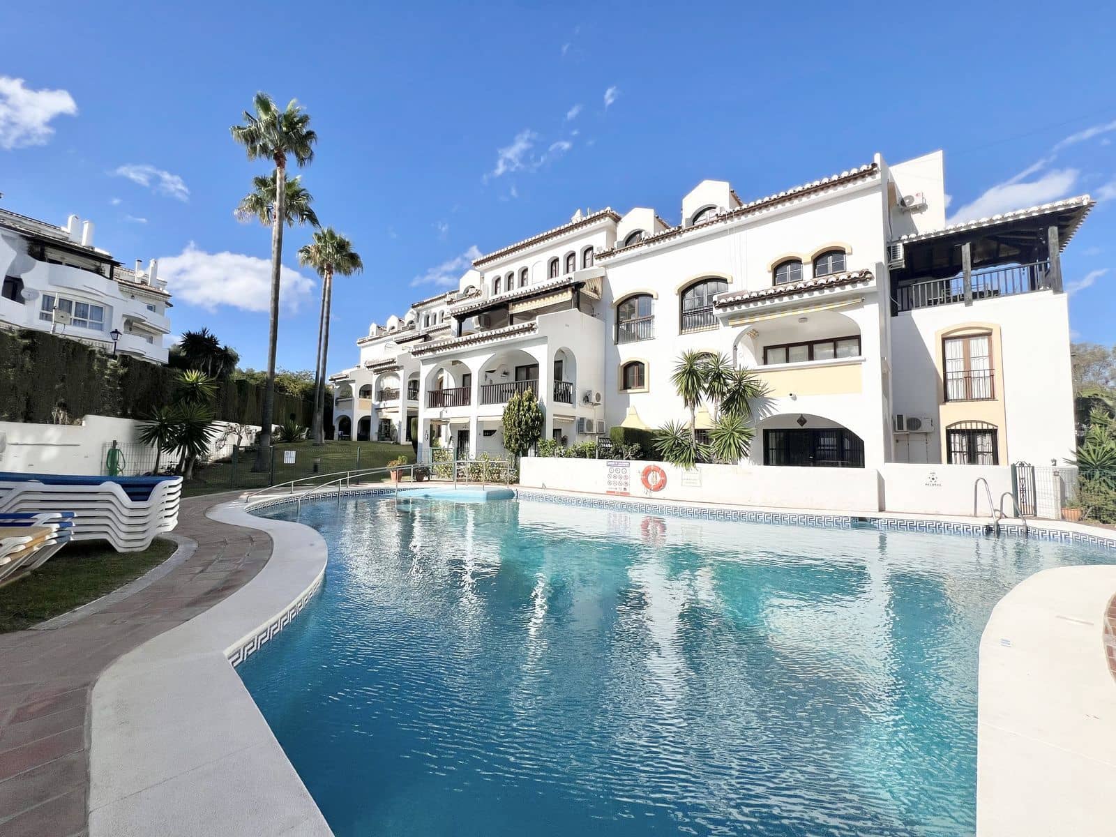 2 soveværelse Lejlighed til salg i Calahonda med swimmingpool garage - € 320.000 (Ref: 8598671)