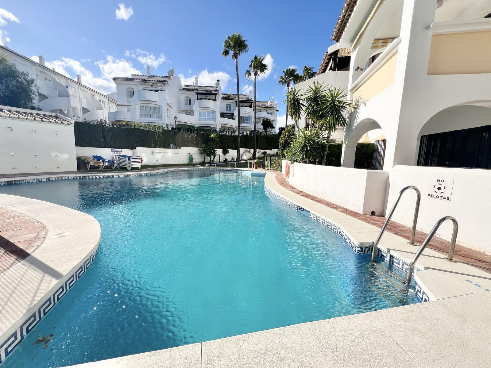 2 soveværelse Lejlighed til salg i Calahonda med swimmingpool garage - € 320.000 (Ref: 8598671)