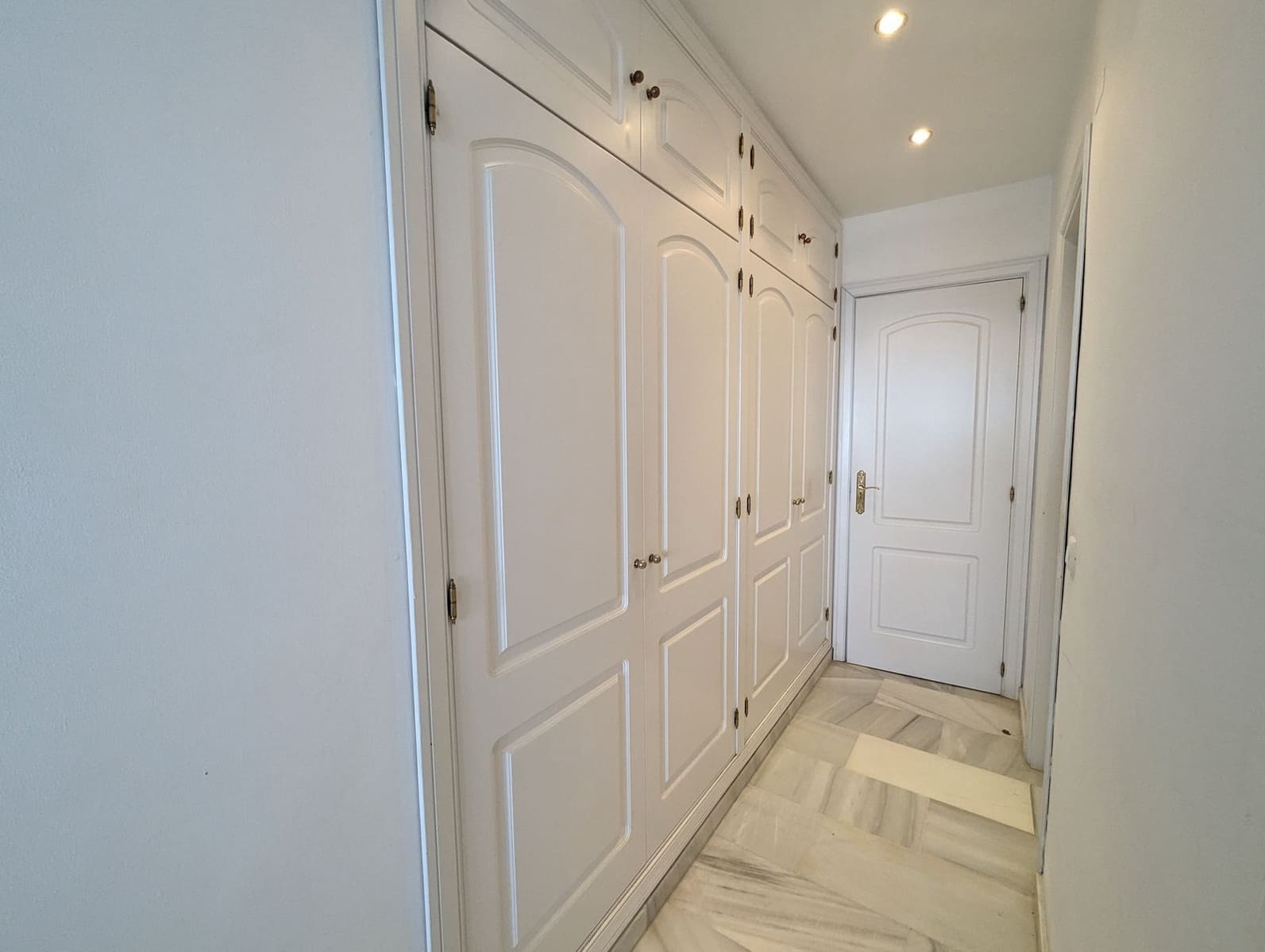 2 soveværelse Strandlejlighed til salg i Calahonda med swimmingpool garage - € 610.000 (Ref: 8598672)